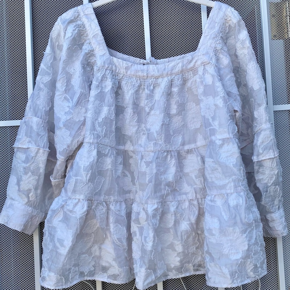 Moon River Cream Floral Blouse. XS - Picture 4 of 9